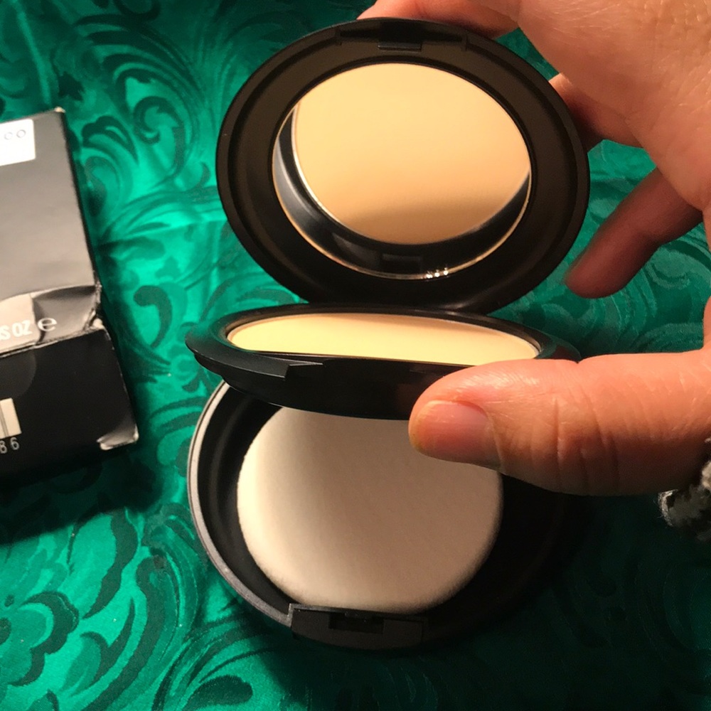 Mac studio fix foundation powder